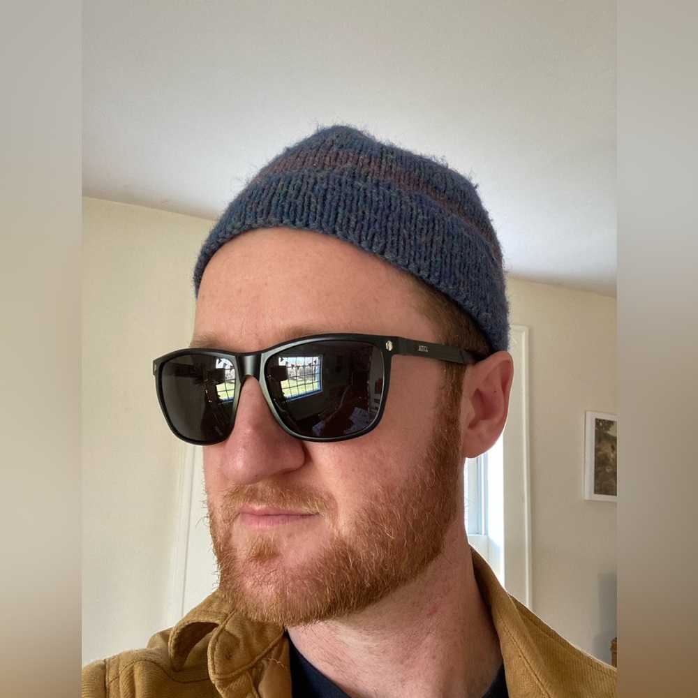 Attcl Men’s metal frame sunglasses.